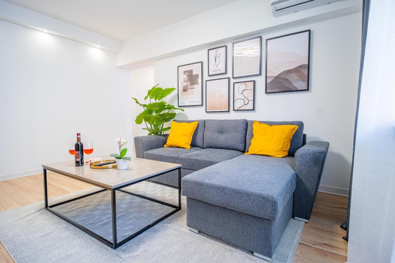 Refreshingly Chic: Newly Renovated 2Br Apartment Bucharest Exterior photo