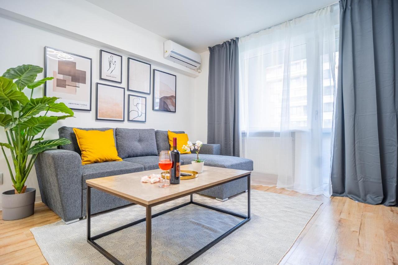 Refreshingly Chic: Newly Renovated 2Br Apartment Bucharest Exterior photo