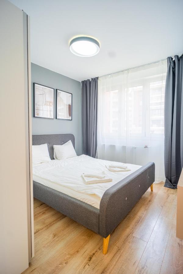 Refreshingly Chic: Newly Renovated 2Br Apartment Bucharest Exterior photo